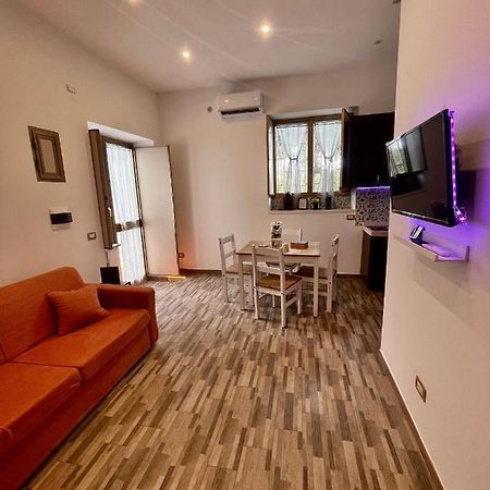 L'Oasi Di Luis Villa Napoli Bagian luar foto