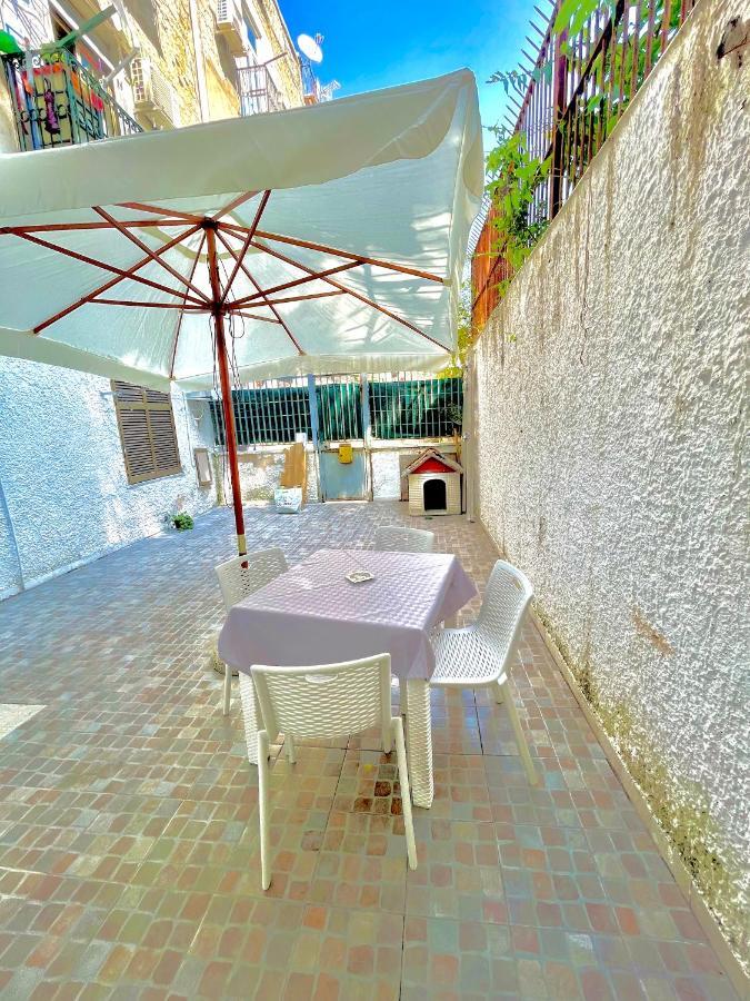 L'Oasi Di Luis Villa Napoli Bagian luar foto