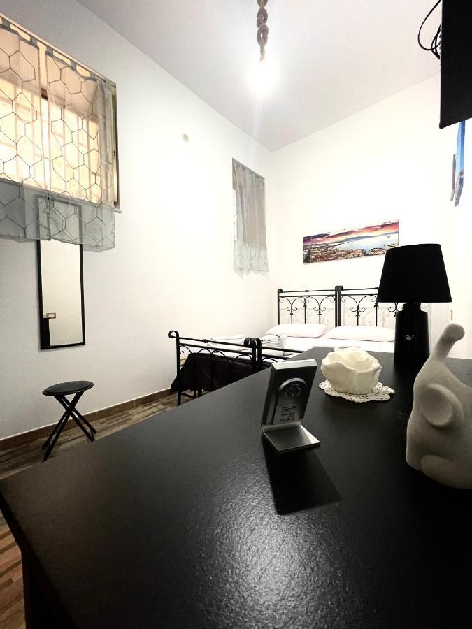 L'Oasi Di Luis Villa Napoli Bagian luar foto