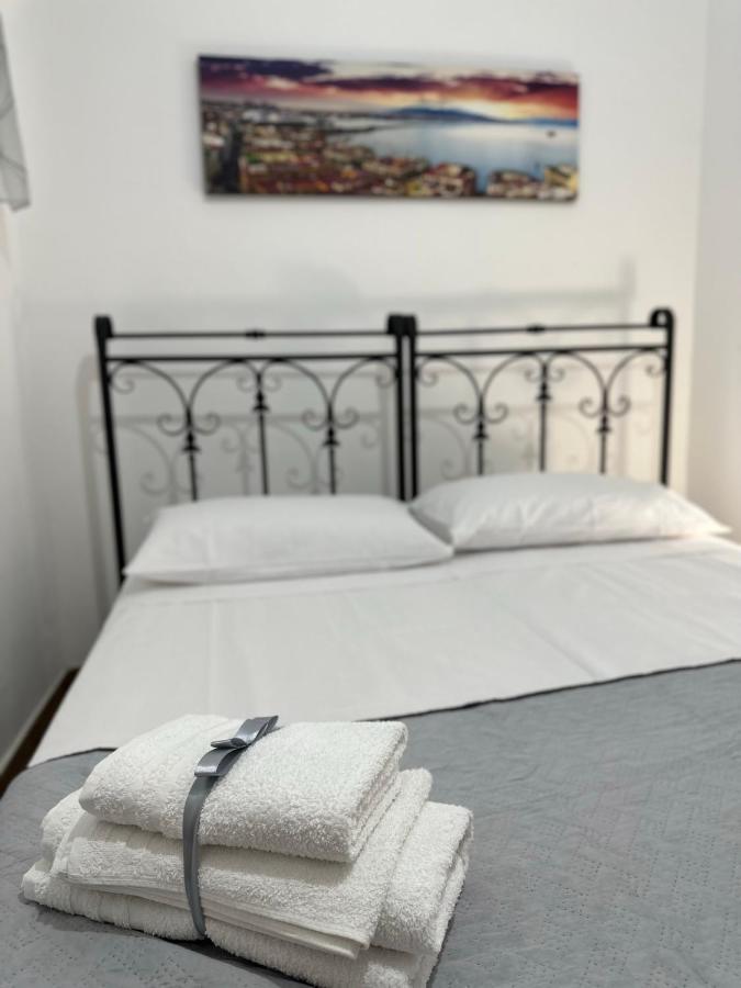 L'Oasi Di Luis Villa Napoli Bagian luar foto